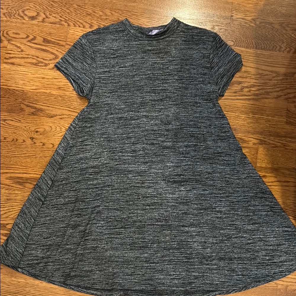 Francesca’s Stylish Gray Swing Style Dress